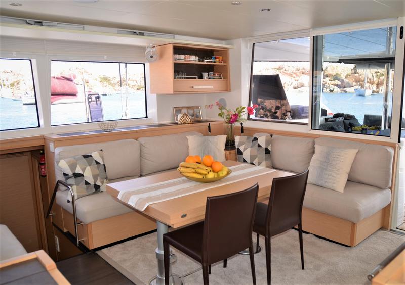 Book yachts online - catamaran - Lagoon 560 S2 - Taipan - rent