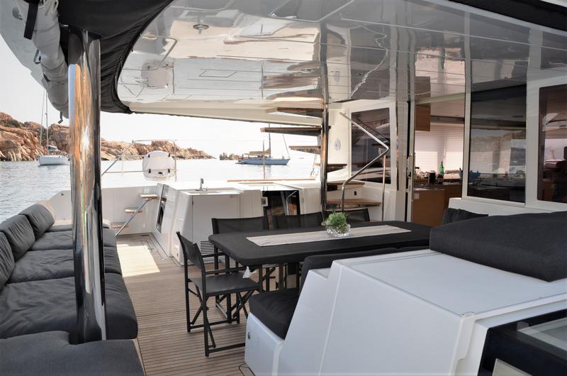 Book yachts online - catamaran - Lagoon 560 S2 - Taipan - rent