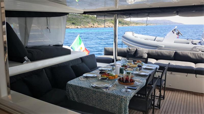 Book yachts online - catamaran - Lagoon 560 S2 - Taipan - rent