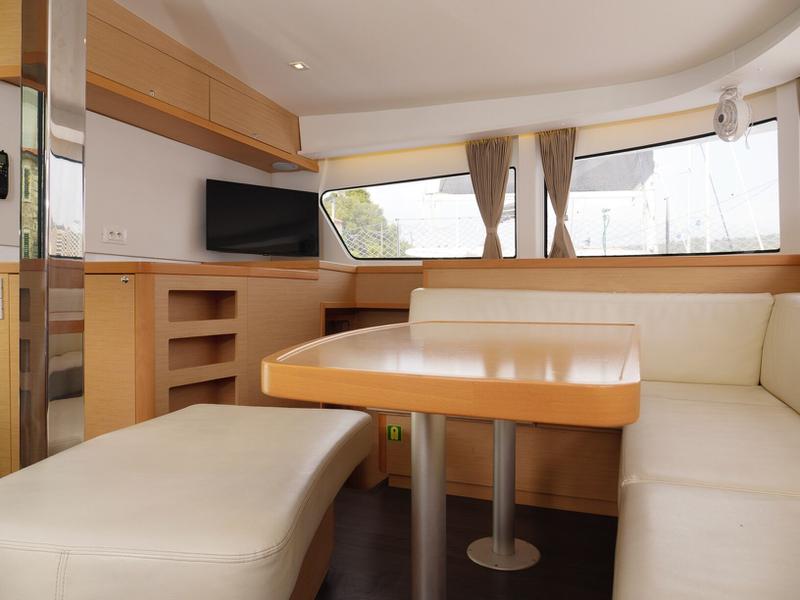 Book yachts online - catamaran - Lagoon 42 - GALAPAGOS - rent