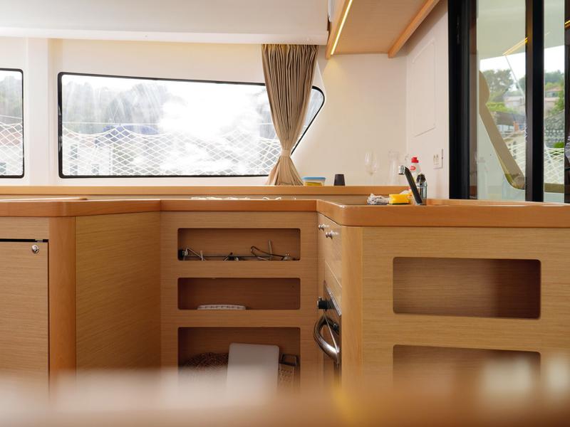 Book yachts online - catamaran - Lagoon 42 - GALAPAGOS - rent