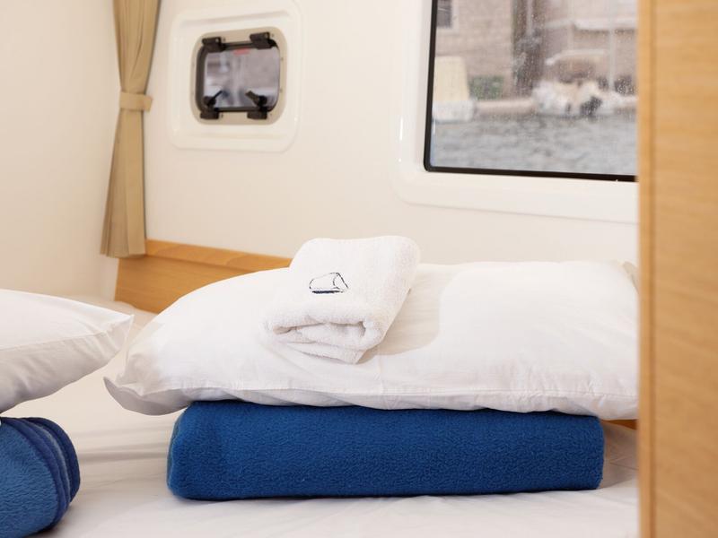 Book yachts online - catamaran - Lagoon 42 - GALAPAGOS - rent