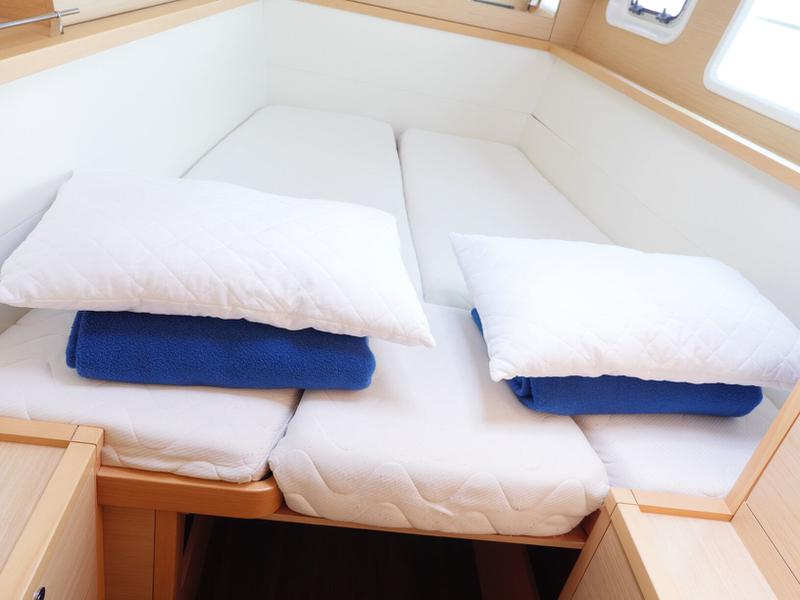 Book yachts online - catamaran - Lagoon 450 - MADAGASCAR - rent