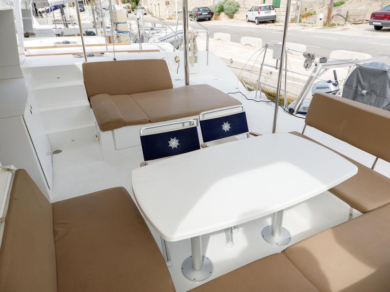 Book yachts online - catamaran - Lagoon 450 - MADAGASCAR - rent