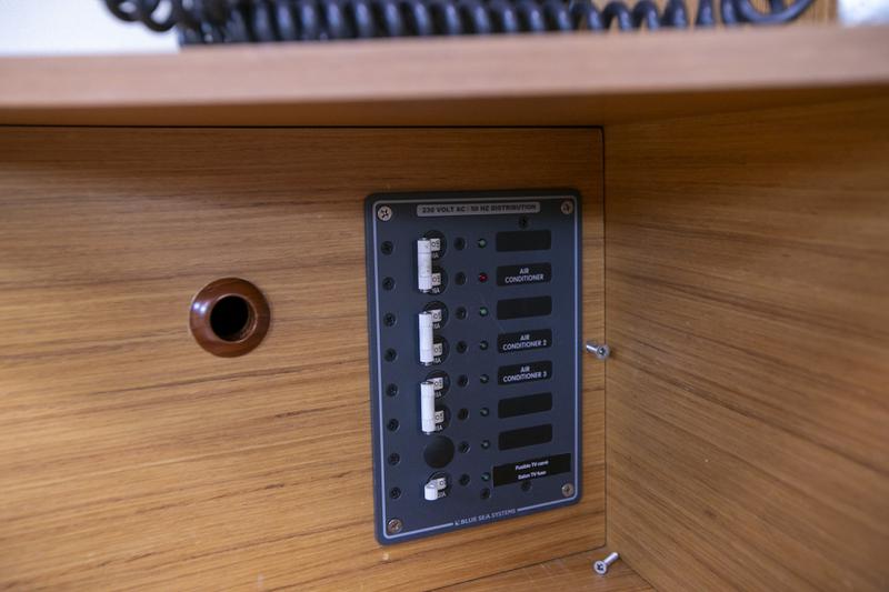 Book yachts online - sailboat - Jeanneau 53 - Oniro ΙΙ - rent