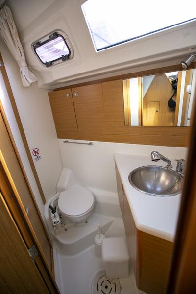 Book yachts online - sailboat - Jeanneau 53 - Oniro ΙΙ - rent