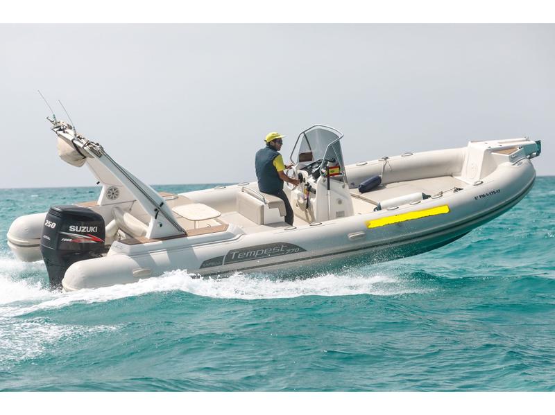 Book yachts online - motorboat - Tempest 770 Sun - Smile I - rent