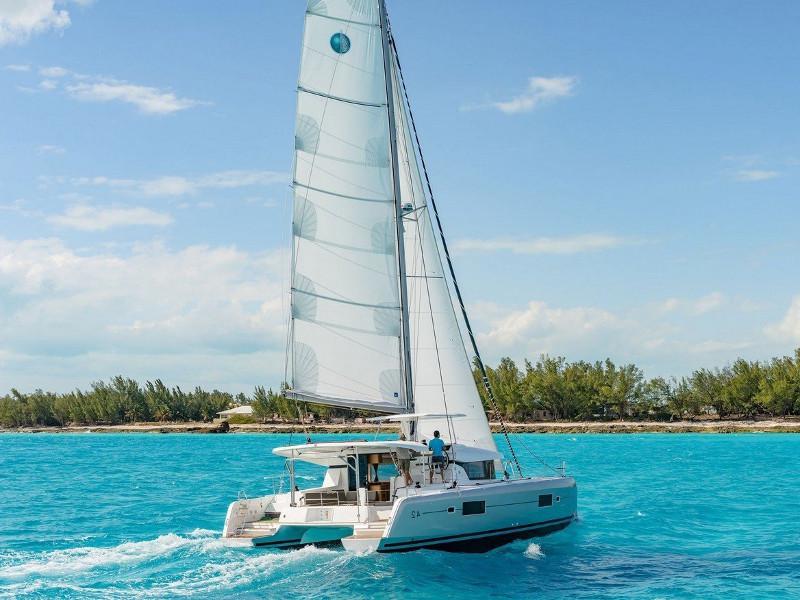 Book yachts online - catamaran - Lagoon 420 - Dynamis - rent