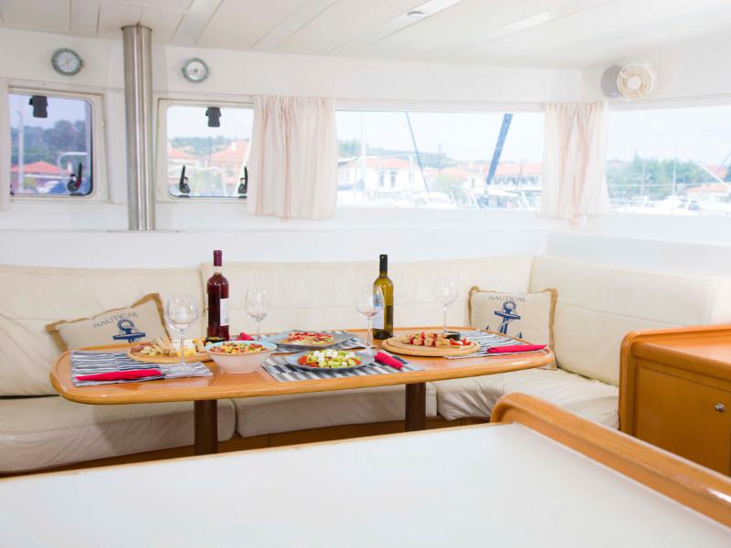 Book yachts online - catamaran - Lagoon 420 - Dynamis - rent
