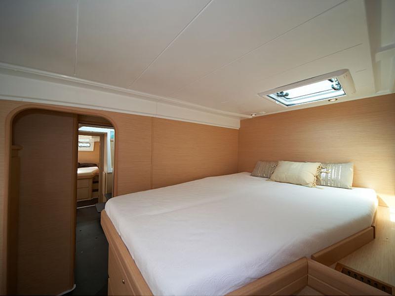 Book yachts online - catamaran - Lagoon 420 - Dynamis - rent