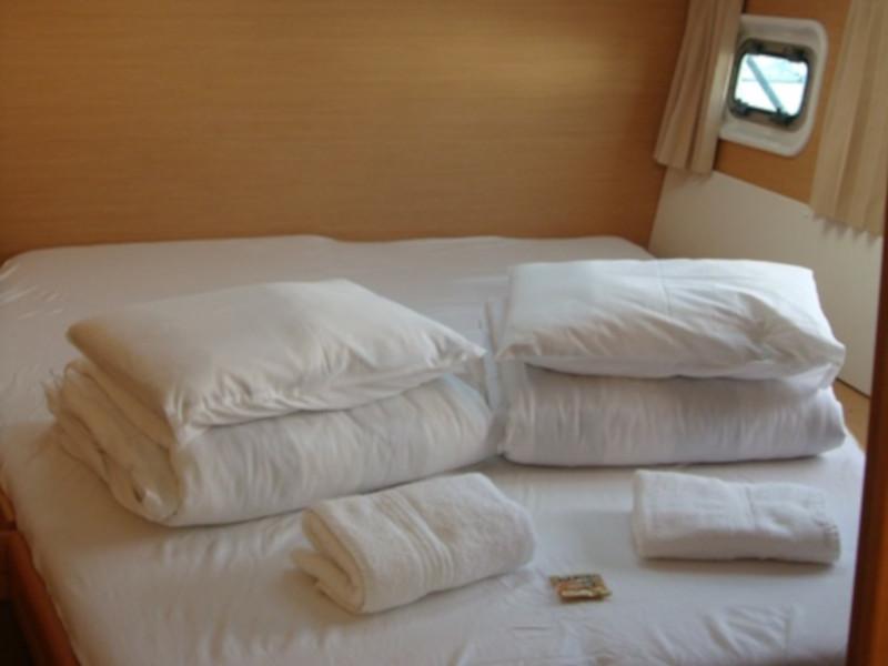 Book yachts online - catamaran - Lagoon 420 - Tropicana - rent