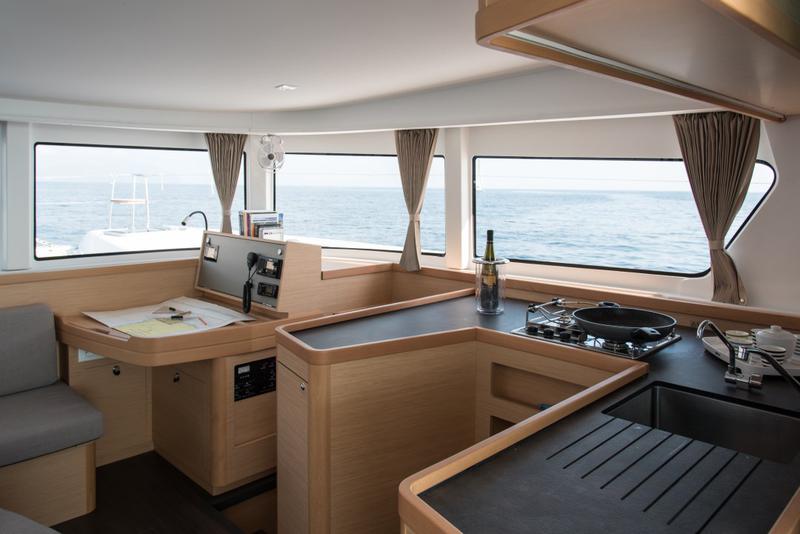Book yachts online - catamaran - Lagoon 42 - Antares - rent