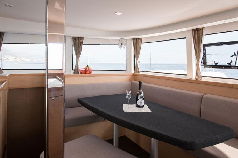 Book yachts online - catamaran - Lagoon 42 - Antares - rent