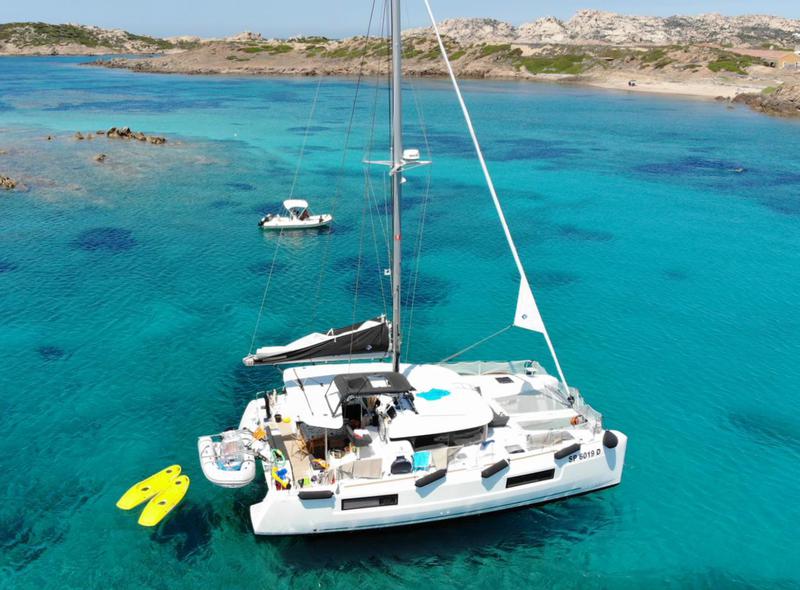 Book yachts online - catamaran - Lagoon 40 - Vega - rent