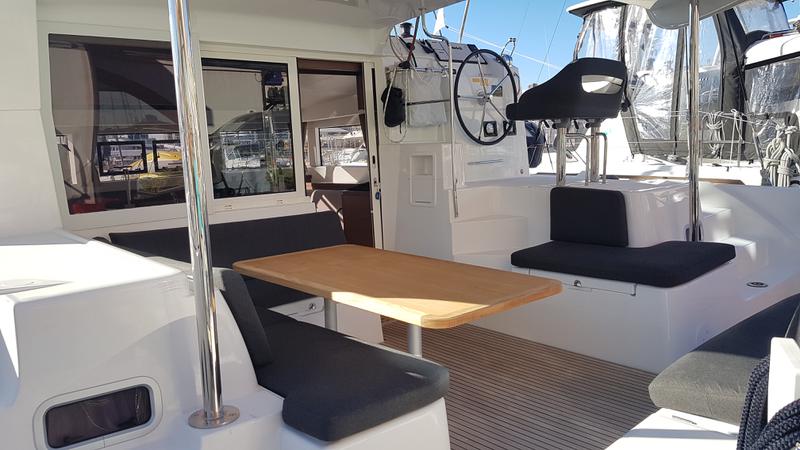 Book yachts online - catamaran - Lagoon 40 - Vega - rent