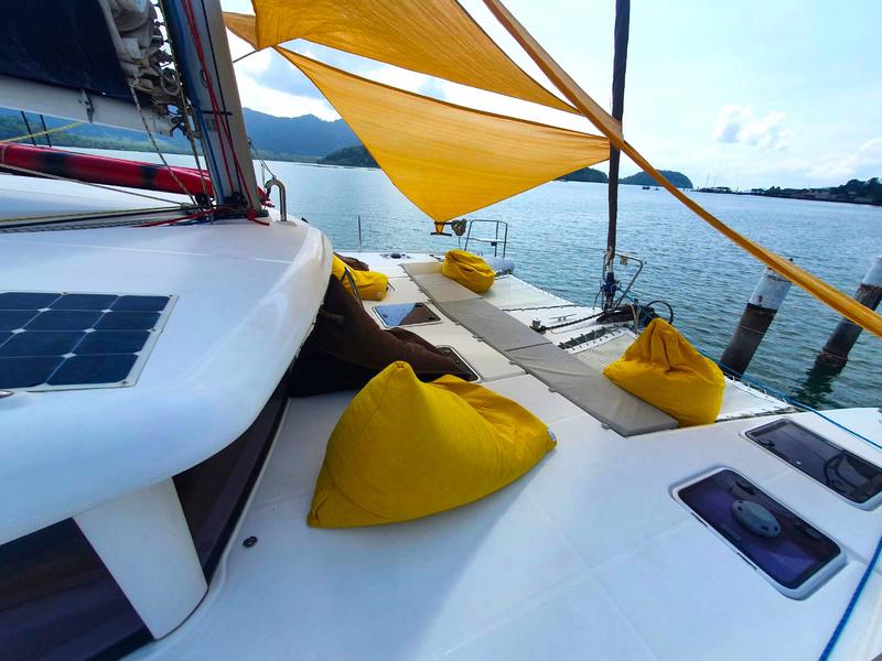 Book yachts online - catamaran - Lagoon 421 - Chirouble - rent