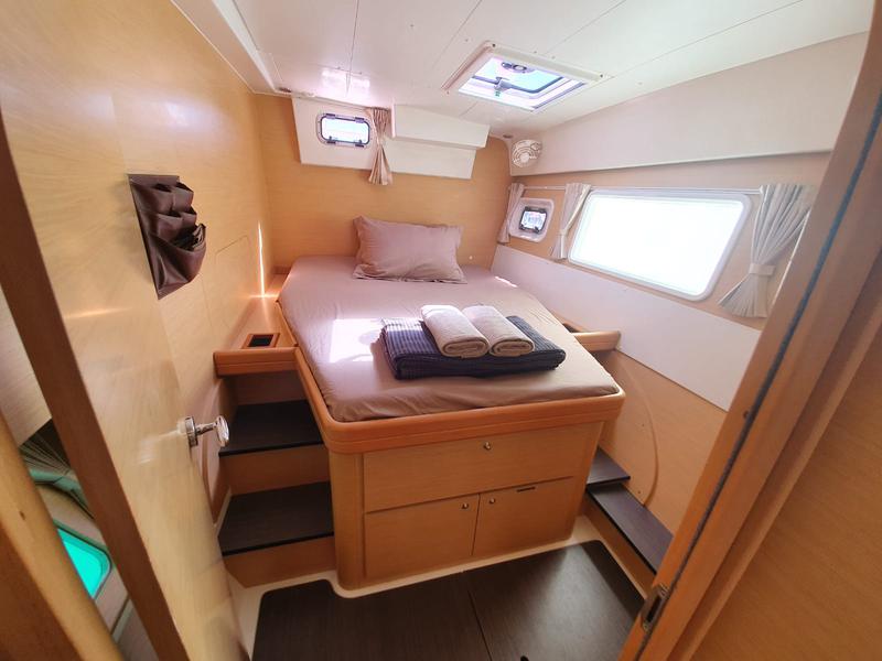 Book yachts online - catamaran - Lagoon 421 - Chirouble - rent