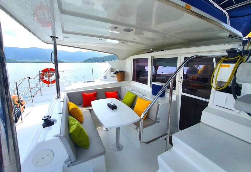 Book yachts online - catamaran - Lagoon 421 - Chirouble - rent