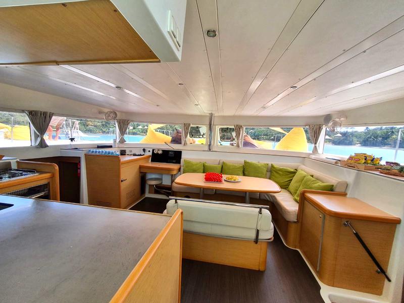 Book yachts online - catamaran - Lagoon 421 - Chirouble - rent