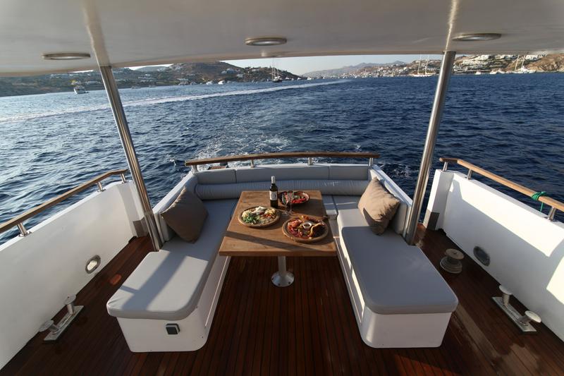 Book yachts online - motorboat - Maiora Renaissance 66/70ft - Dini - rent