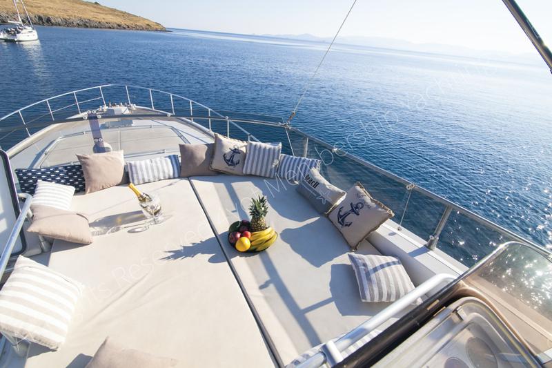 Book yachts online - motorboat - Ferretti 58/64ft - Alter Ego II - rent