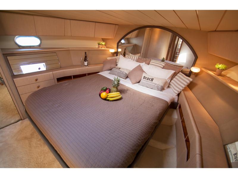 Book yachts online - motorboat - Ferretti 58/64ft - Alter Ego II - rent