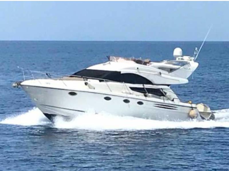 Book yachts online - motorboat - Fairline Phantom 40ft - Alter Ego IV - rent