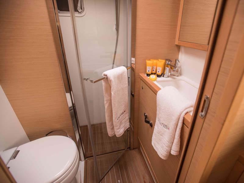 Book yachts online - catamaran - Lagoon 620 Essence - Soleanis II - rent