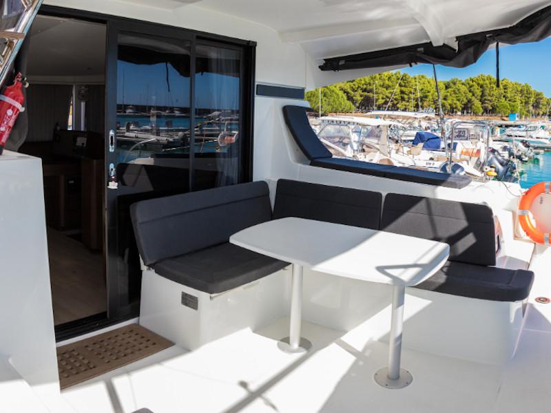 Book yachts online - catamaran - Lagoon 42 - La Fenice - rent