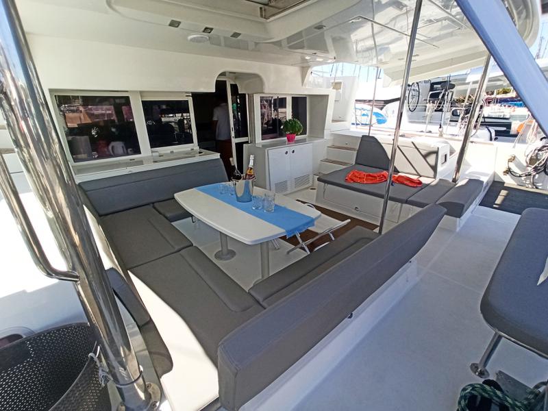 Book yachts online - catamaran - Lagoon 450 Fly - AMELIA (A/C, Generator, Watermaker) - rent