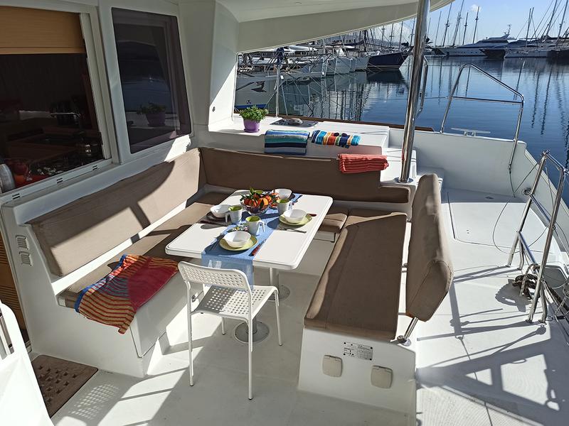 Book yachts online - catamaran - Lagoon 400 - ZEUS (generator, water maker) - rent