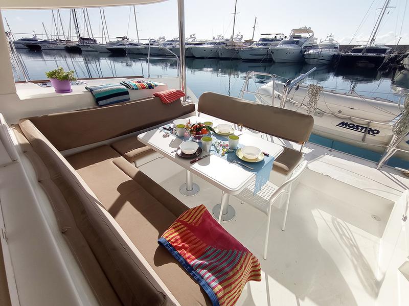 Book yachts online - catamaran - Lagoon 400 - ZEUS (generator, water maker) - rent