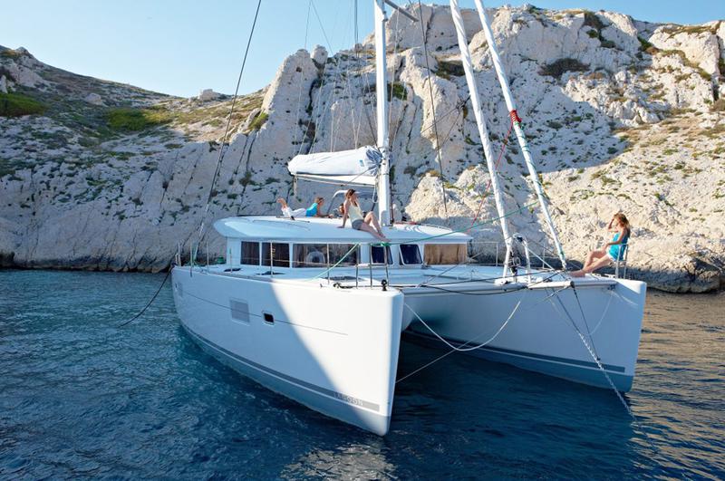 Book yachts online - catamaran - Lagoon 400 - ZEUS (generator, water maker) - rent
