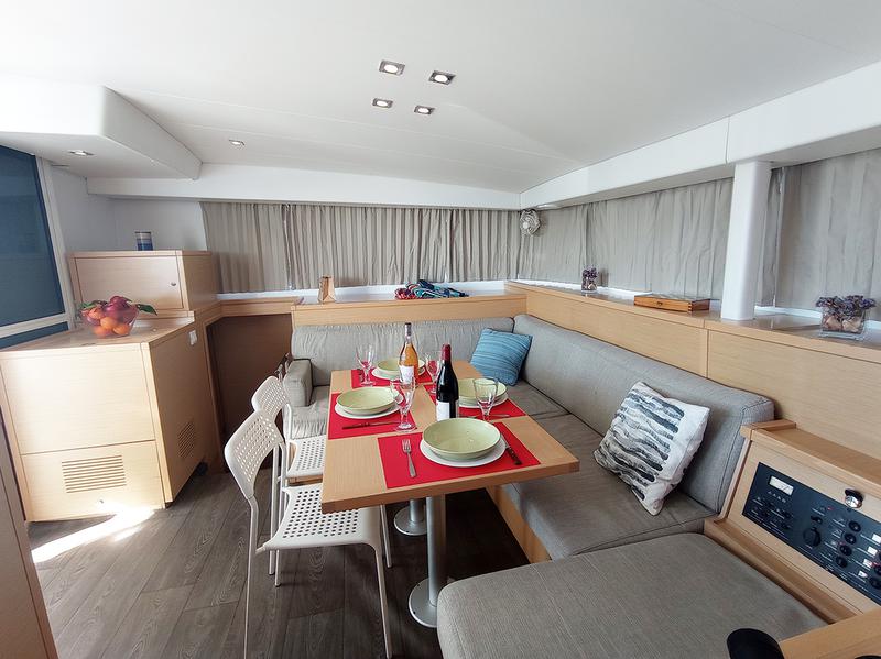 Book yachts online - catamaran - Lagoon 400 - ZEUS (generator, water maker) - rent