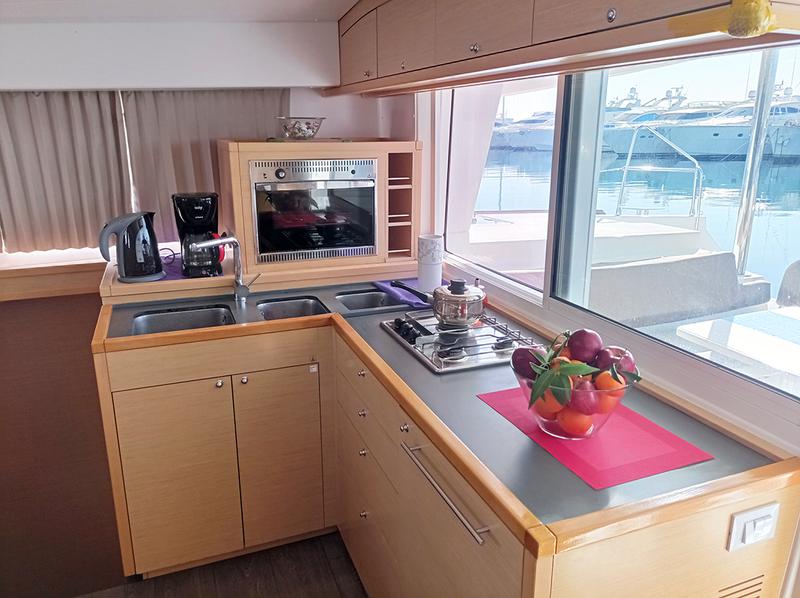 Book yachts online - catamaran - Lagoon 400 - ZEUS (generator, water maker) - rent