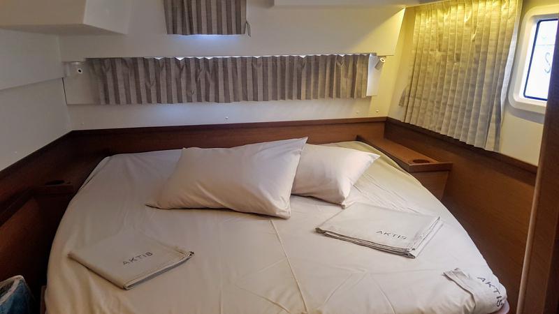 Book yachts online - catamaran - Lagoon 42 - AKTIS (air condition, generator, watermaker)   _Skippered Only_ - rent