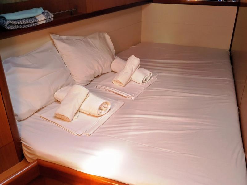 Book yachts online - sailboat - Oceanis 54 - SIRENA De ORO (air condition, generator) - rent