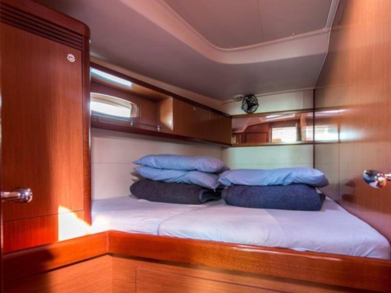 Book yachts online - sailboat - Oceanis 54 - SIRENA De ORO (air condition, generator) - rent