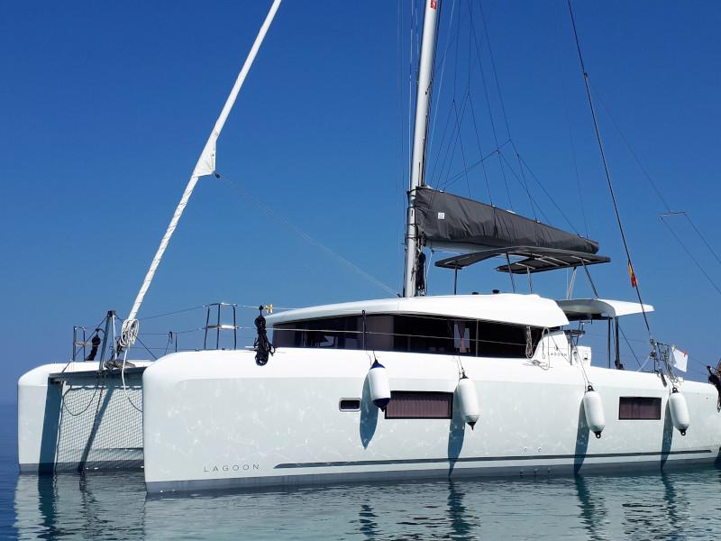 Book yachts online - catamaran - Lagoon 42 - Elysium crewed - VIP equipped - rent