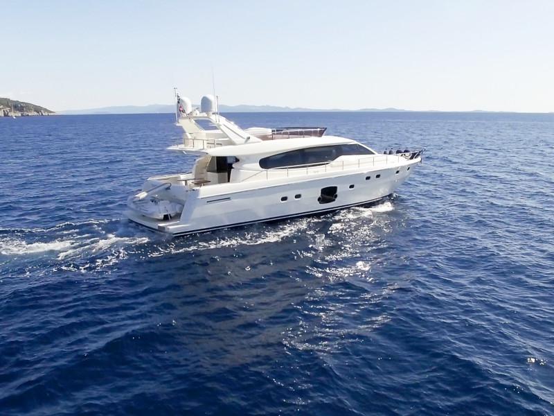 Book yachts online - motorboat - Ferretti 630 - AMY - rent