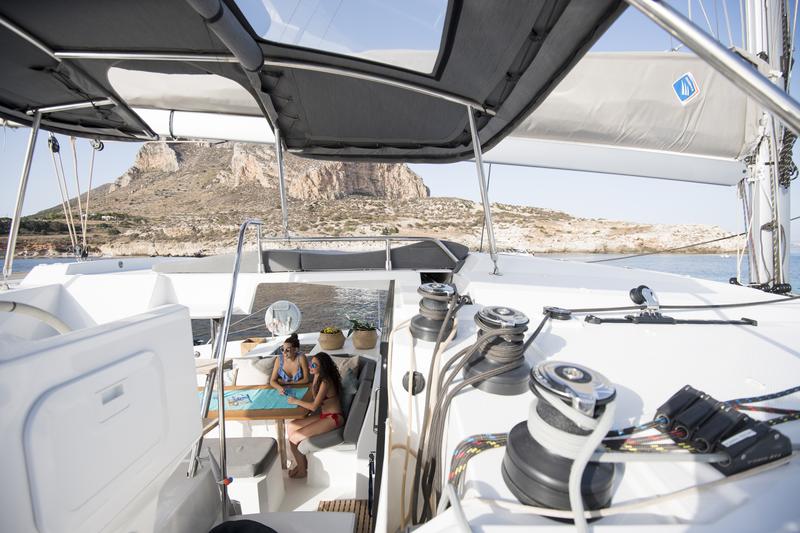 Book yachts online - catamaran - Fountaine Pajot Astréa 42 - Astrea (watermaker+generator) - rent