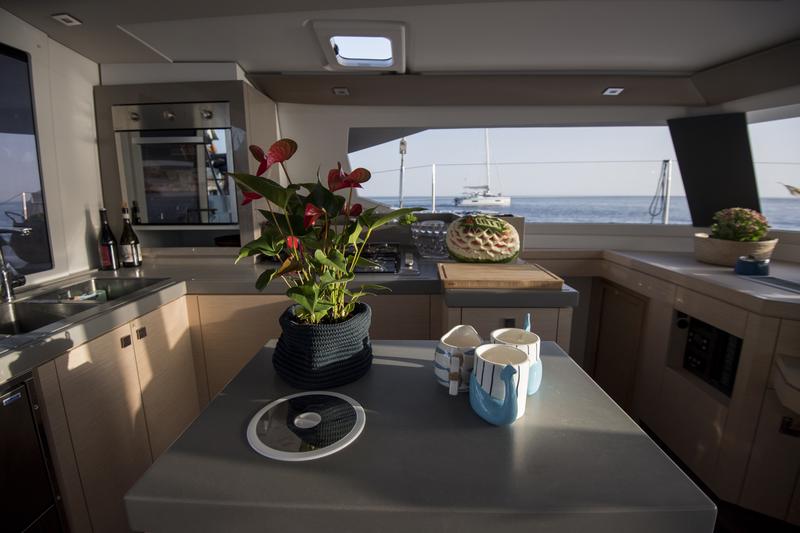 Book yachts online - catamaran - Fountaine Pajot Astréa 42 - Astrea (watermaker+generator) - rent