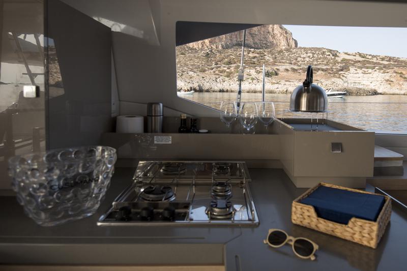 Book yachts online - catamaran - Fountaine Pajot Astréa 42 - Astrea (watermaker+generator) - rent