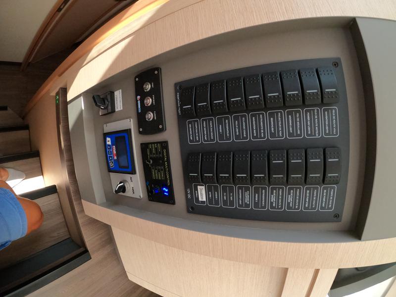 Book yachts online - catamaran - Fountaine Pajot Astréa 42 - Astrea (watermaker+generator) - rent