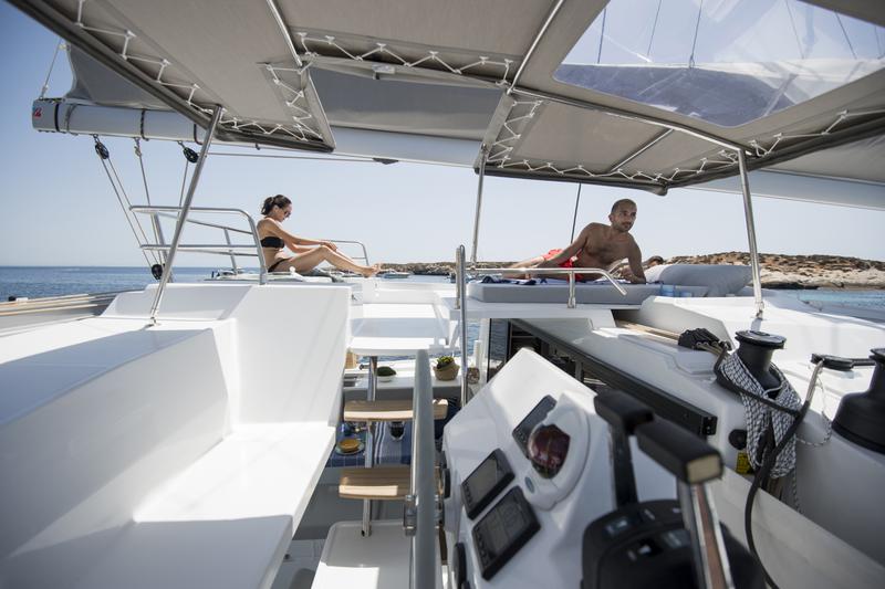 Book yachts online - catamaran - Fountaine Pajot Saona 47 - Saona (Ac in all cabins+Wm+Gen+Bbq) - rent