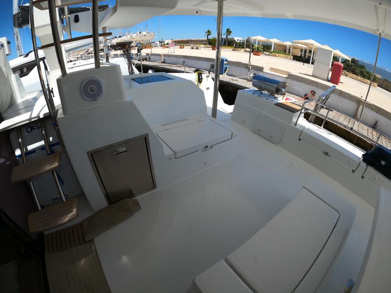 Book yachts online - catamaran - Fountaine Pajot Saona 47 - Saona (Ac in all cabins+Wm+Gen+Bbq) - rent
