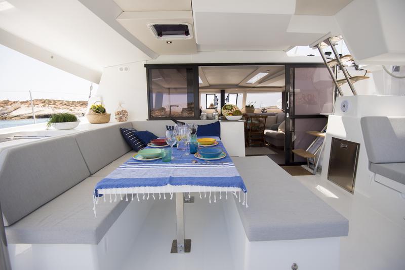 Book yachts online - catamaran - Fountaine Pajot Saona 47 - Saona (Ac in all cabins+Wm+Gen+Bbq) - rent