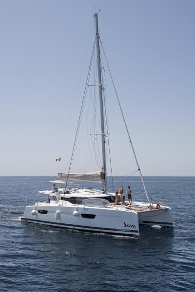 Book yachts online - catamaran - Fountaine Pajot Saona 47 - Saona (Ac in all cabins+Wm+Gen+Bbq) - rent