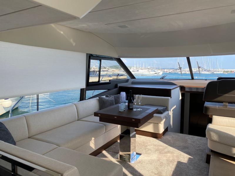 Book yachts online - motorboat - Prestige 590 Fly - The Sun - rent