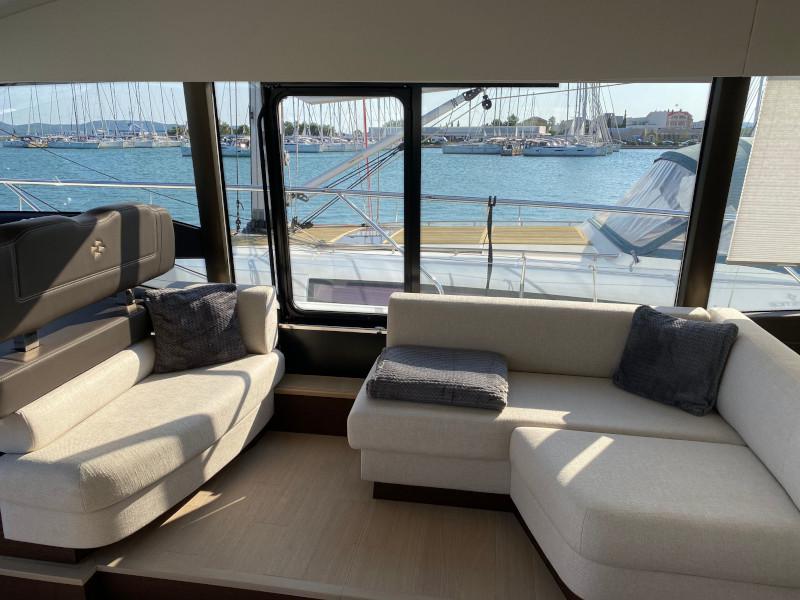 Book yachts online - motorboat - Prestige 590 Fly - The Sun - rent